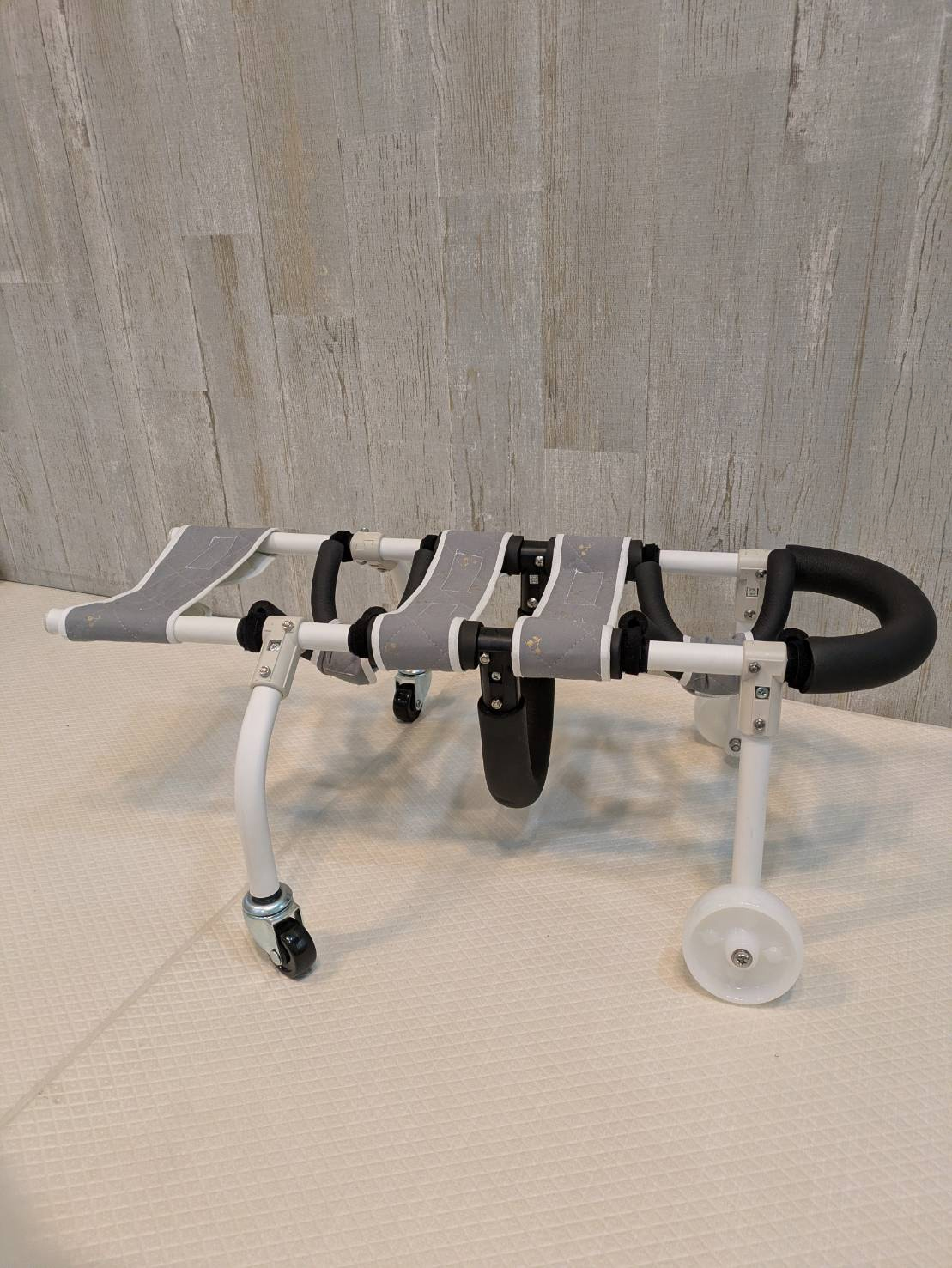 4輪タイプ車椅子